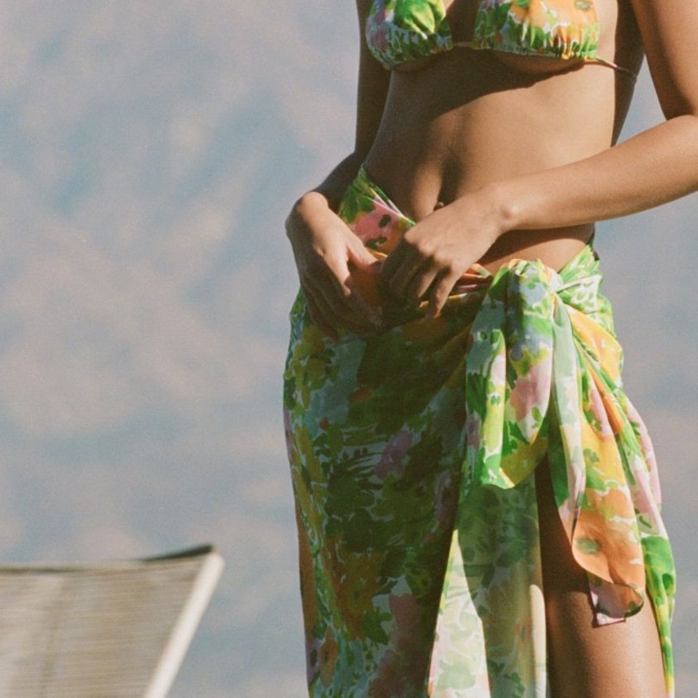 With Jean Splice Sarong (NY SALES❣️) - Picture 3 of 5